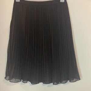 JustFab Women’s Black A-Line Pleated Skirt Size Medium
